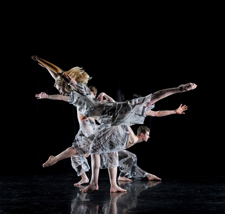 8-set-and-reset_reset-a-restaging-project-by-trisha-brown-company-and-candoco-dance-company-photography-by-hugo-glendinning-2011